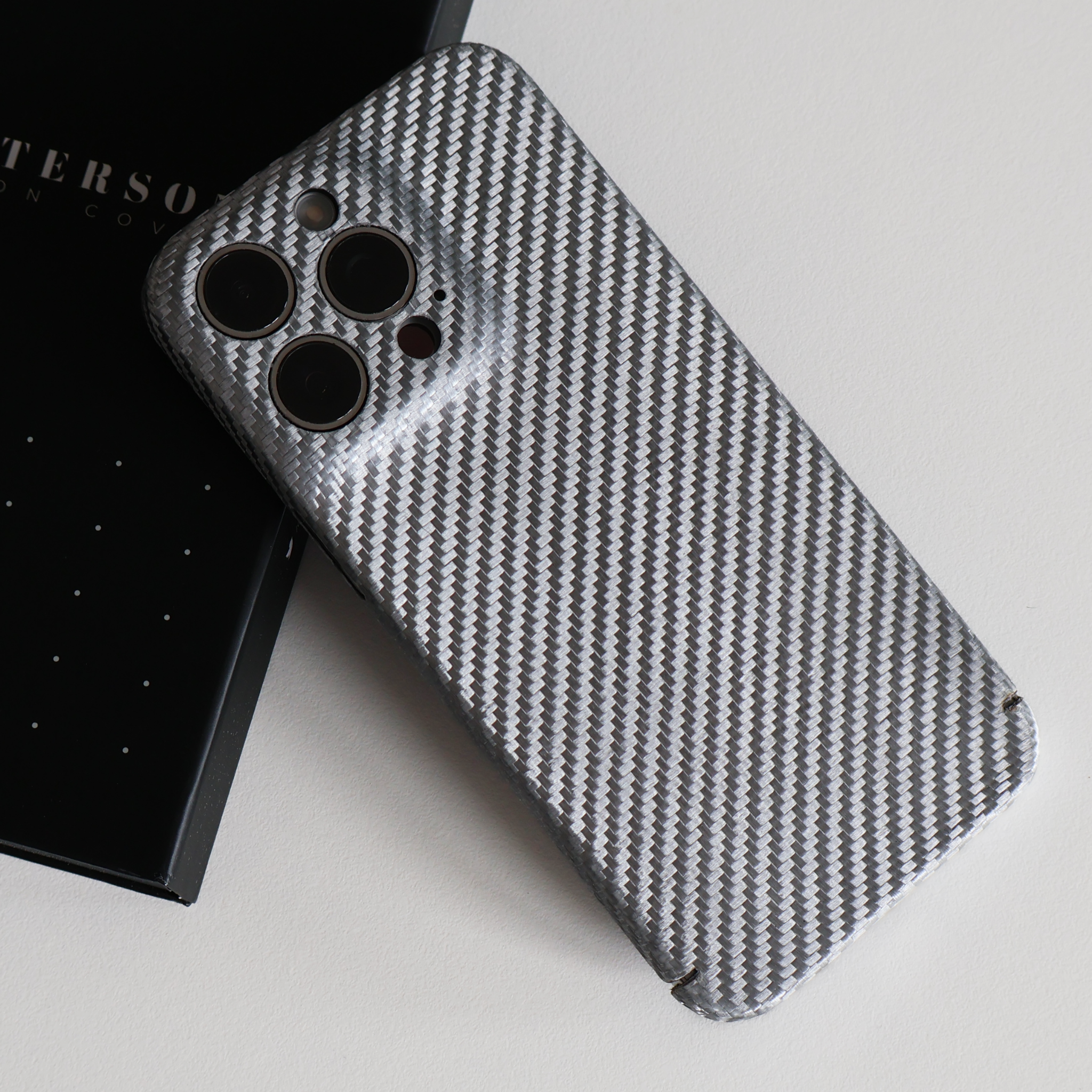Carbon Cover iPhone 16 Pro Max